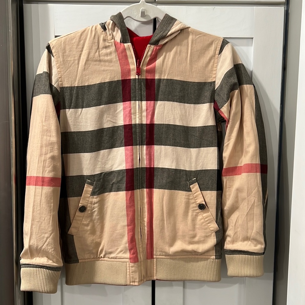 Burberry reversible jacket with a classic Burberry pattern and red - siz…